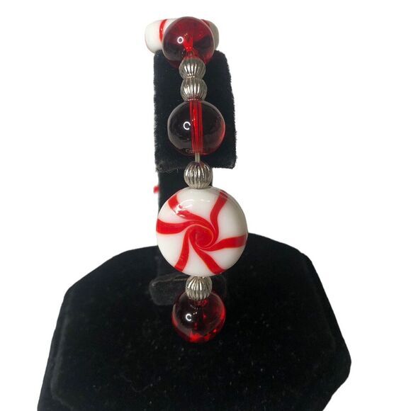 Candy Cane Beaded Stretch Bracelet Red White Festive Holiday Charm Jewelry - Picture 5 of 7
